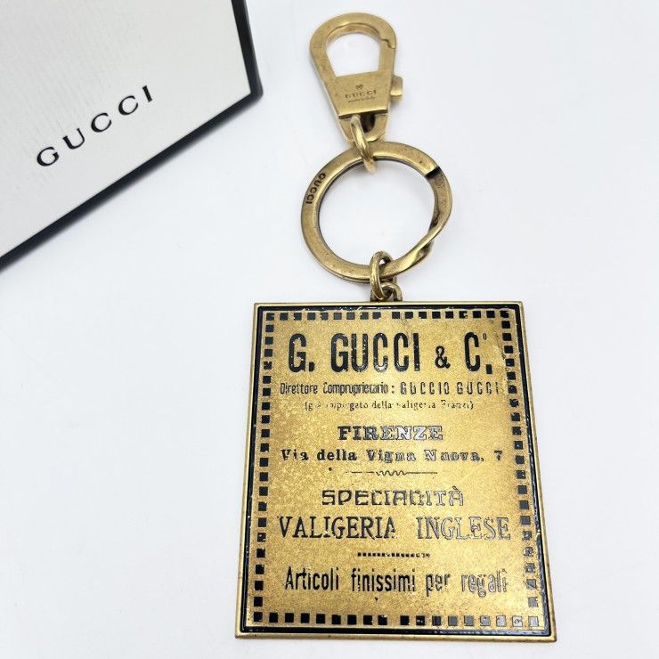 GUCCI(グッチ)ヴィンテージ プレート キーホルダー バッグチャーム ゴールドカラー ロゴ メタル イタリア製【中古】