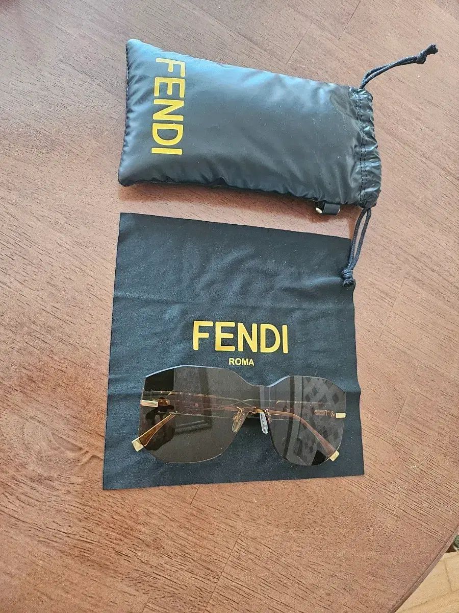 FENDI フェンディ サングラス ブラウン レンズ