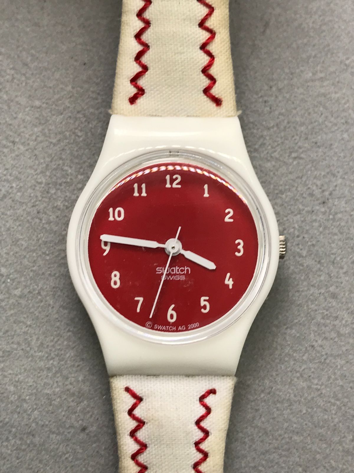 稼働品 swatch スウォッチ 腕時計 ホワイト×レッド系 3876 - メルカリ