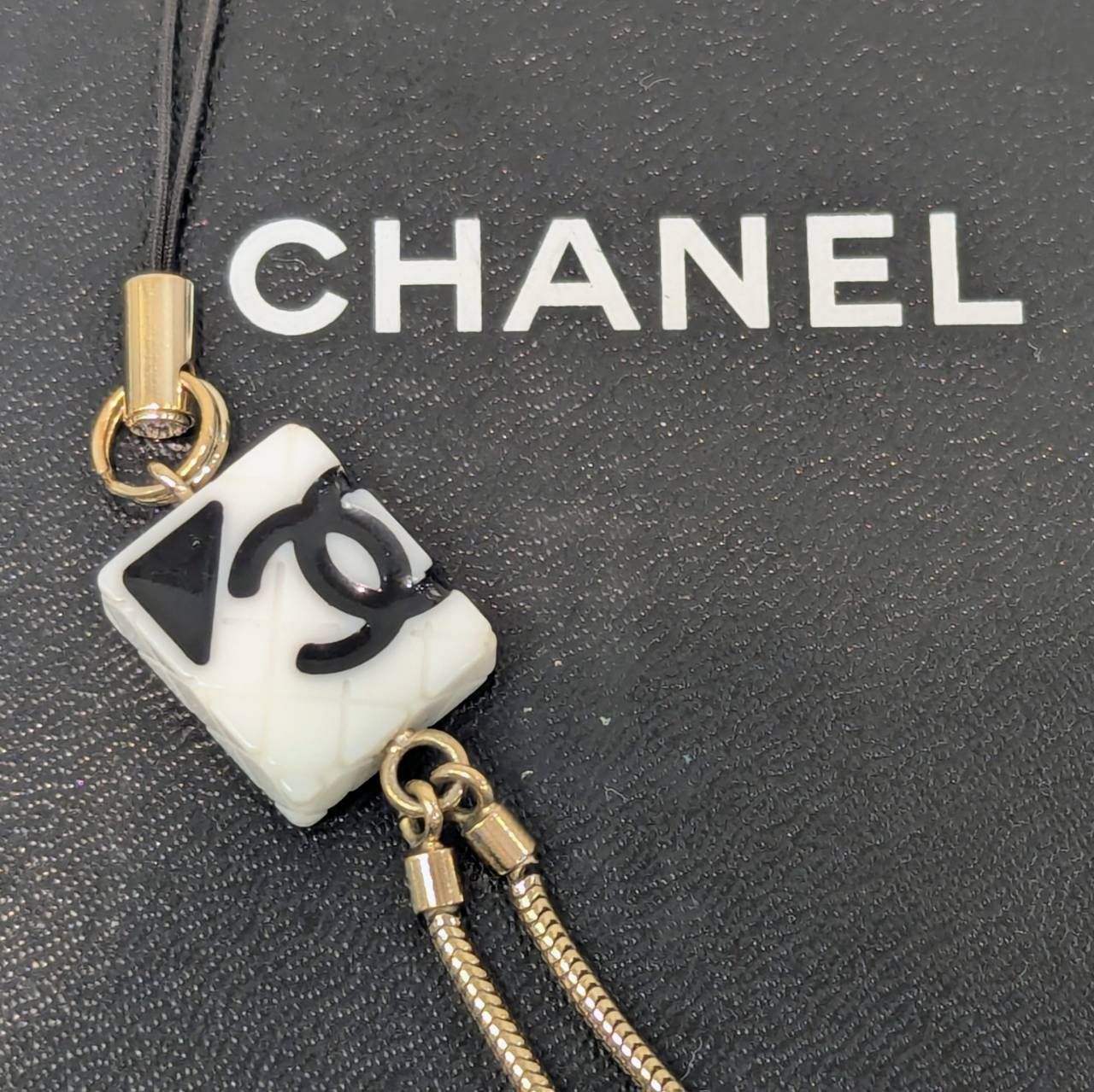 塩】美品 CHANEL シャネル カンボンライン 携帯ストラップ【23571MO