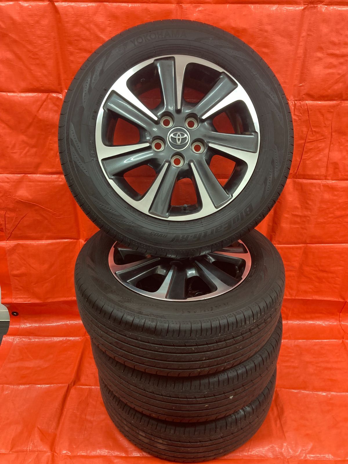 80ヴォクシー純正 16インチ 205/60R16 ヨコハマ RV03 2023年製 美品 80ヴォクシー純正 16インチ 205/60R16 ヨコハマ RV03 2023年製 美品