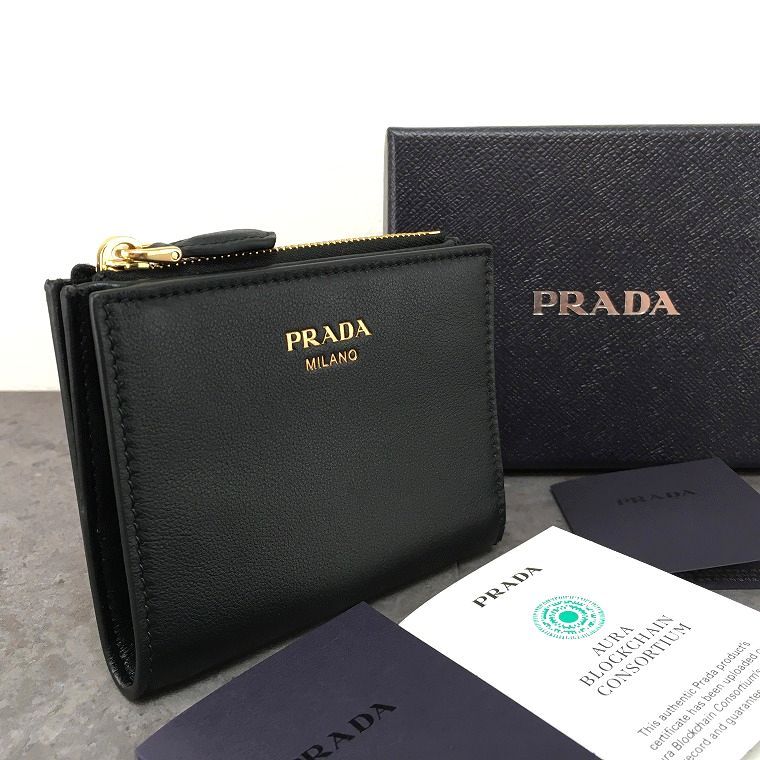 送料込み! 未使用品 PRADA コンパクトウォレット 箱付き RFIDカード付き 12