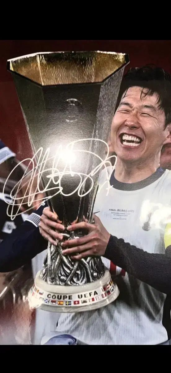 ソン・フンミン選手 サイン入りポスター (販売・認証映像あり) 写真
