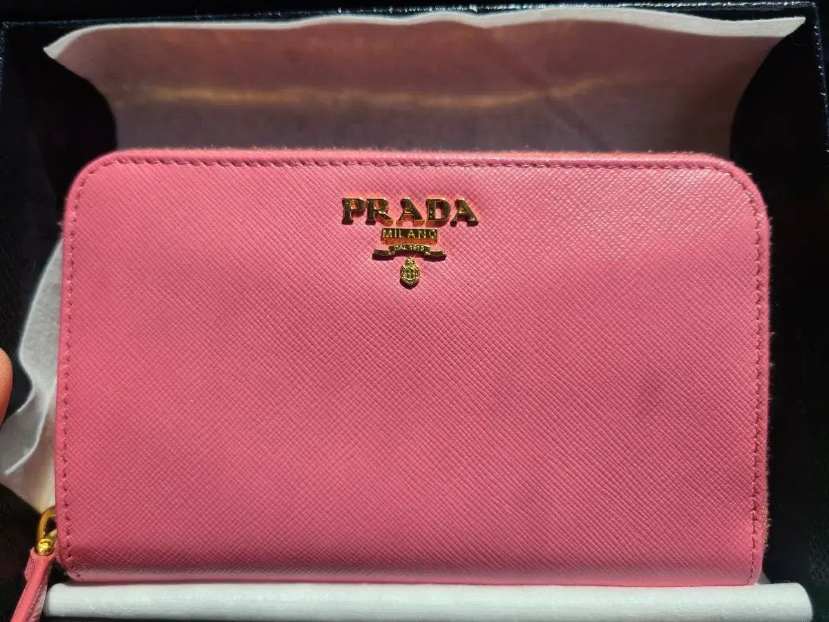 PRADA サフィアーノ メタル ロゴ ジッパー 長財布 ピンク
