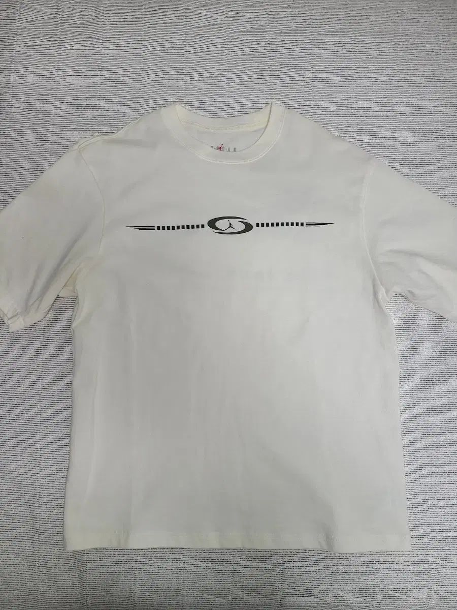 ジョーダン × トラヴィス スコット Tシャツ sサイズ