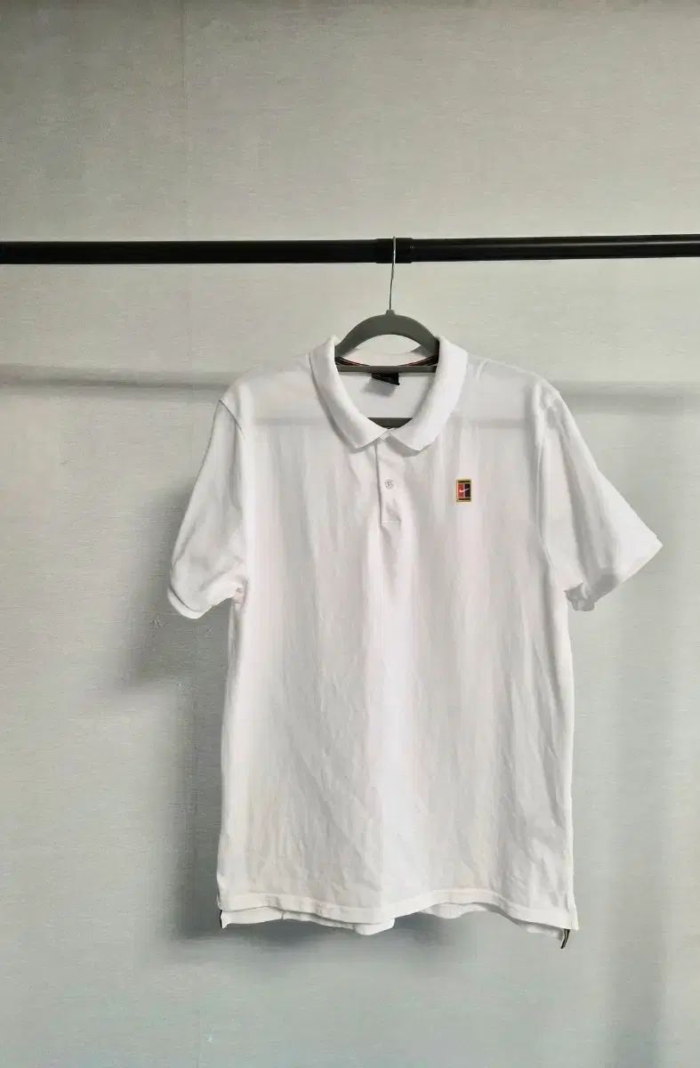 ナイキ テニス コート 白 ポロTシャツ