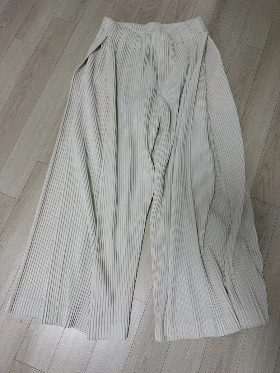 オムプリッセ HOMME PLISSÉ 袴パンツ アイボリー サイズ3 出品