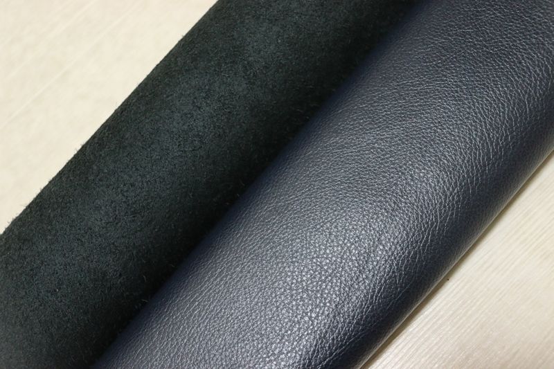 ネイビー 230ds クロム革 牛革 イタリア レザー シュリンク加工 はぎれ 一枚革 レザークラフト 革 皮 本革 diy 生地 材料