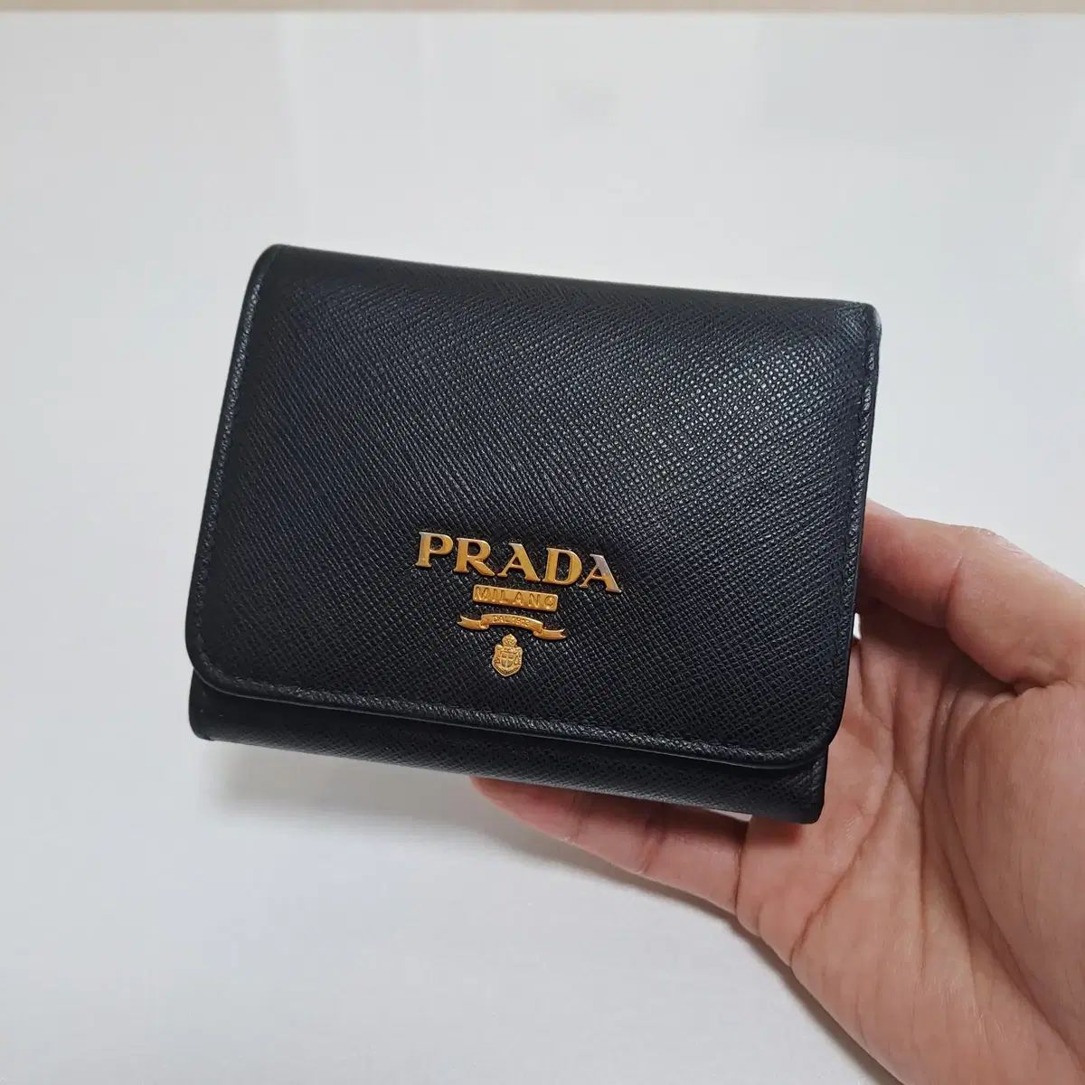 100%/正規品 PRADA プラダ サフィアーノ メタルロゴ 二つ折り財布 ブラック