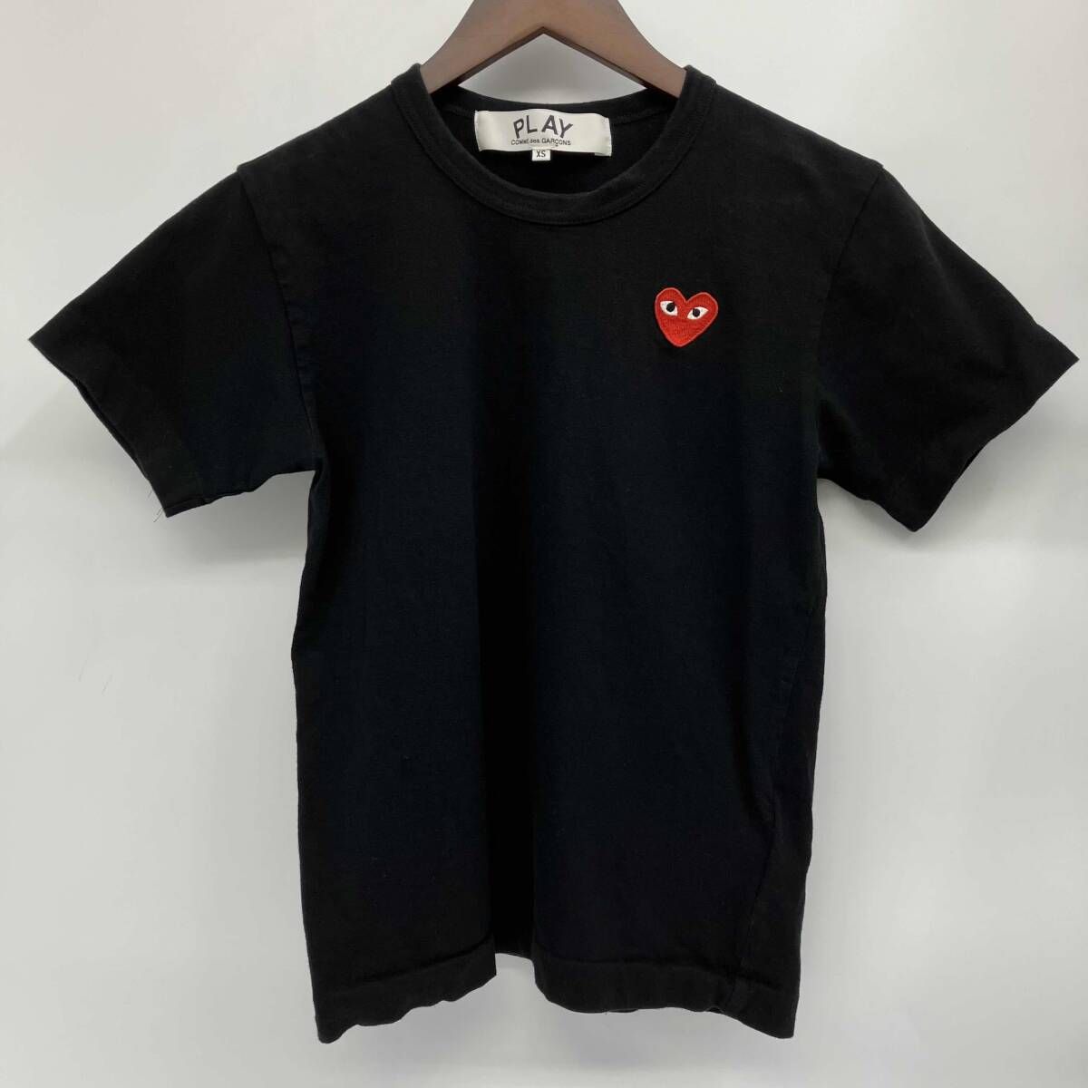 PLAY COMME des GARCONS／プレイコムデギャルソン／半神Tシャツ／ブラック／赤リート／サイズXS／AX-T108／夏