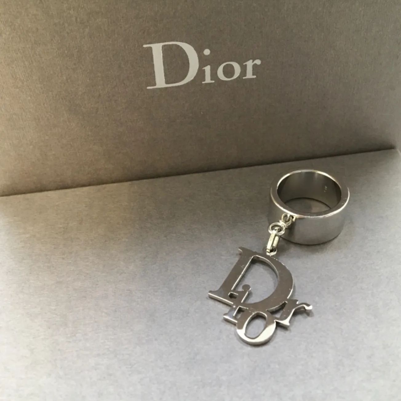 Dior ロゴチャーム リング シルバーカラー - メルカリ