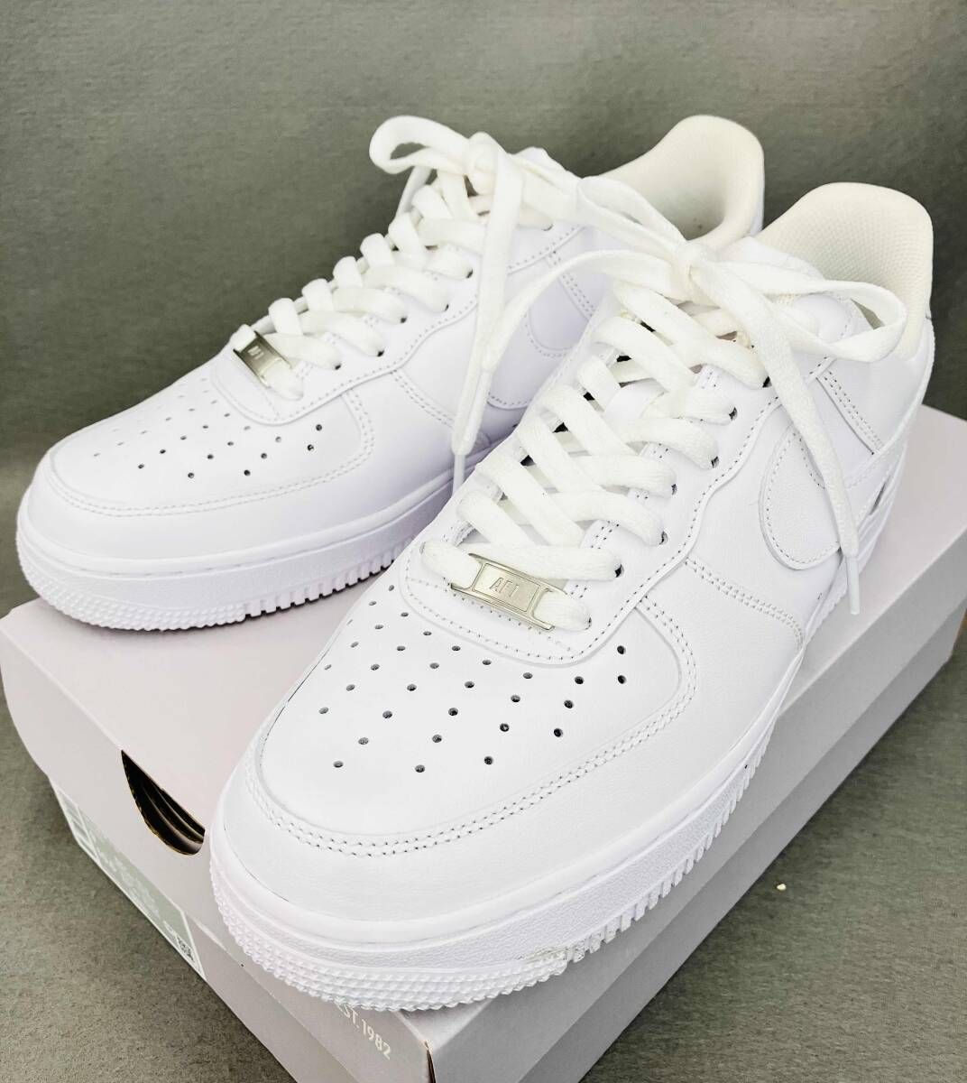 NIKE ナイキ エアフォース1 ‘07 ローカットスニーカー 27.0cm CW2288-111 白系 箱有