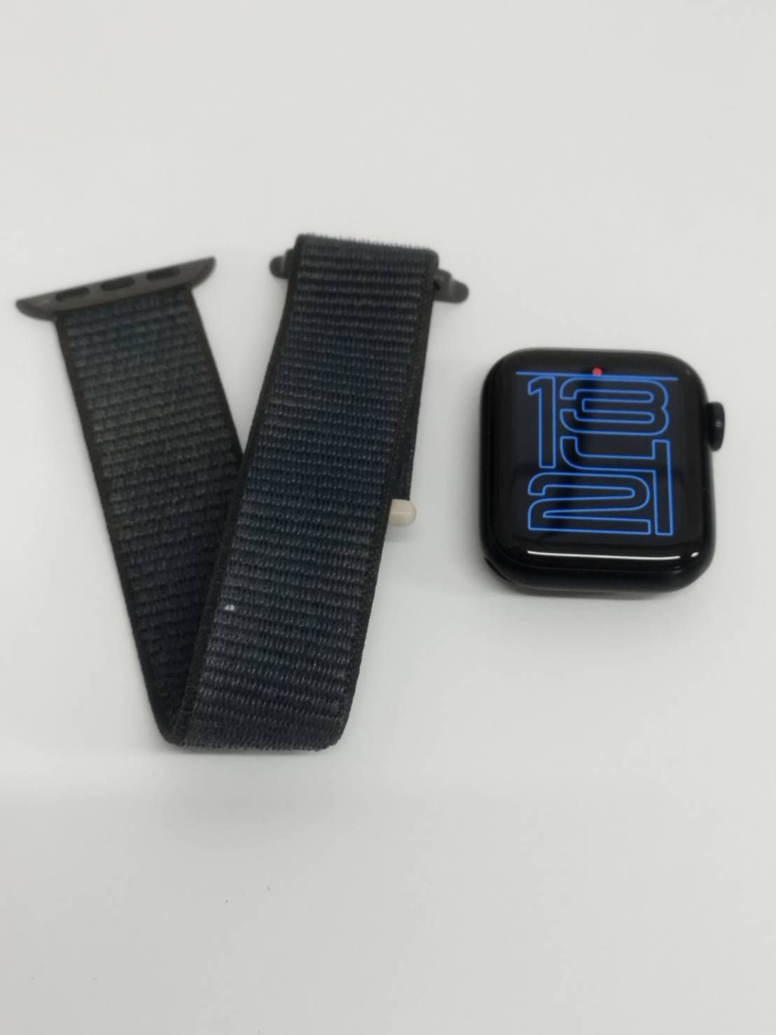【良品】Apple Watch SE 第2世代/GPS/40mm/A2722/ミッドナイト〈NNJT3LL/A〉バッテリー96％