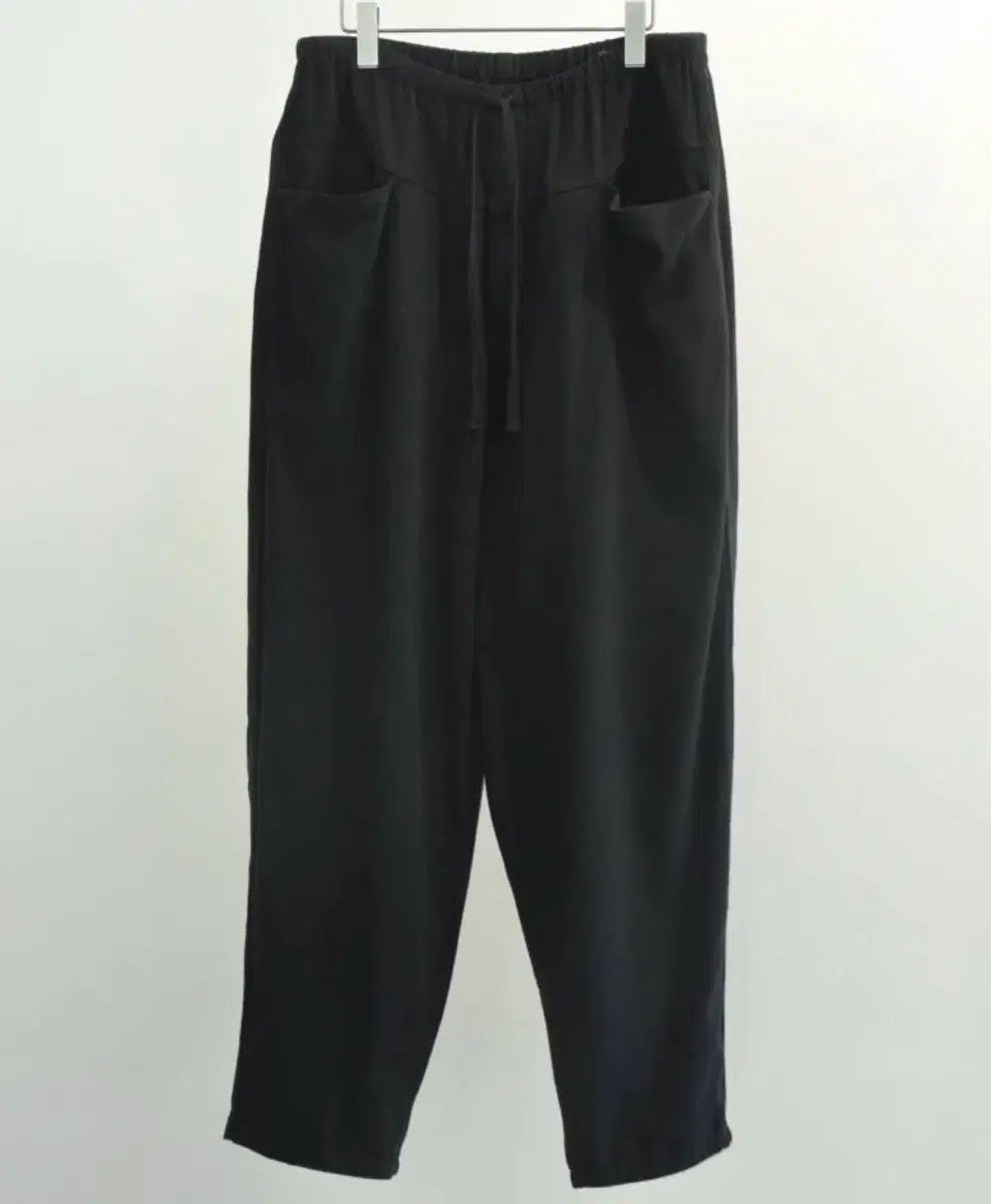 コモリ 26SS ブラック ドリル テーパード パンツ 新品