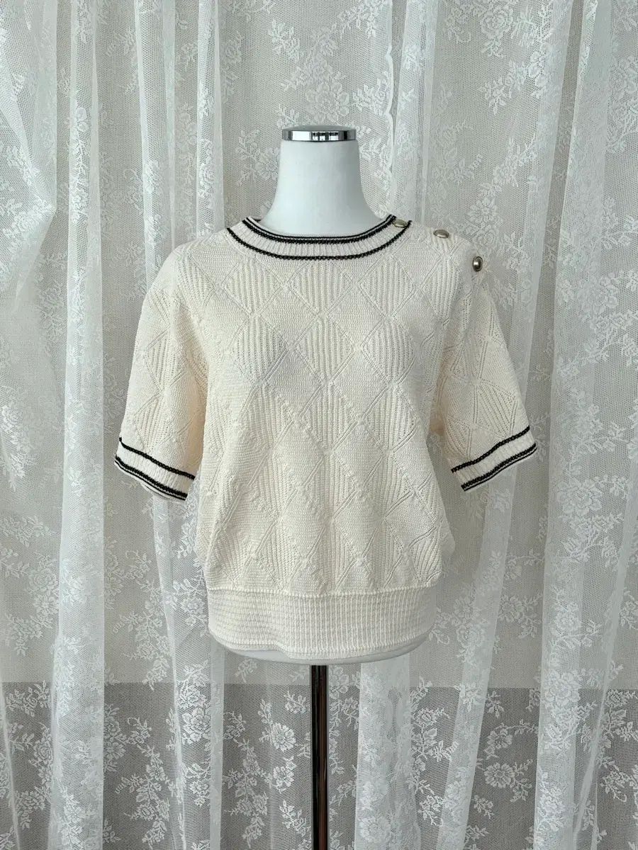 F) ハンサム SJSJ 22 ショルダ—ボタン 半袖 ニット トップス アイボリ—