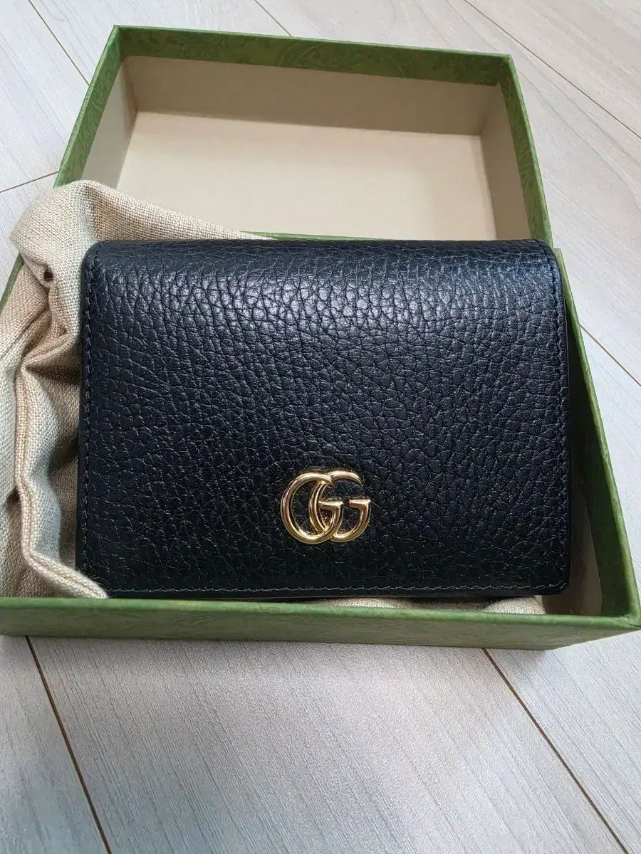 正規品 グッチ GG マーモント 二つ折り財布