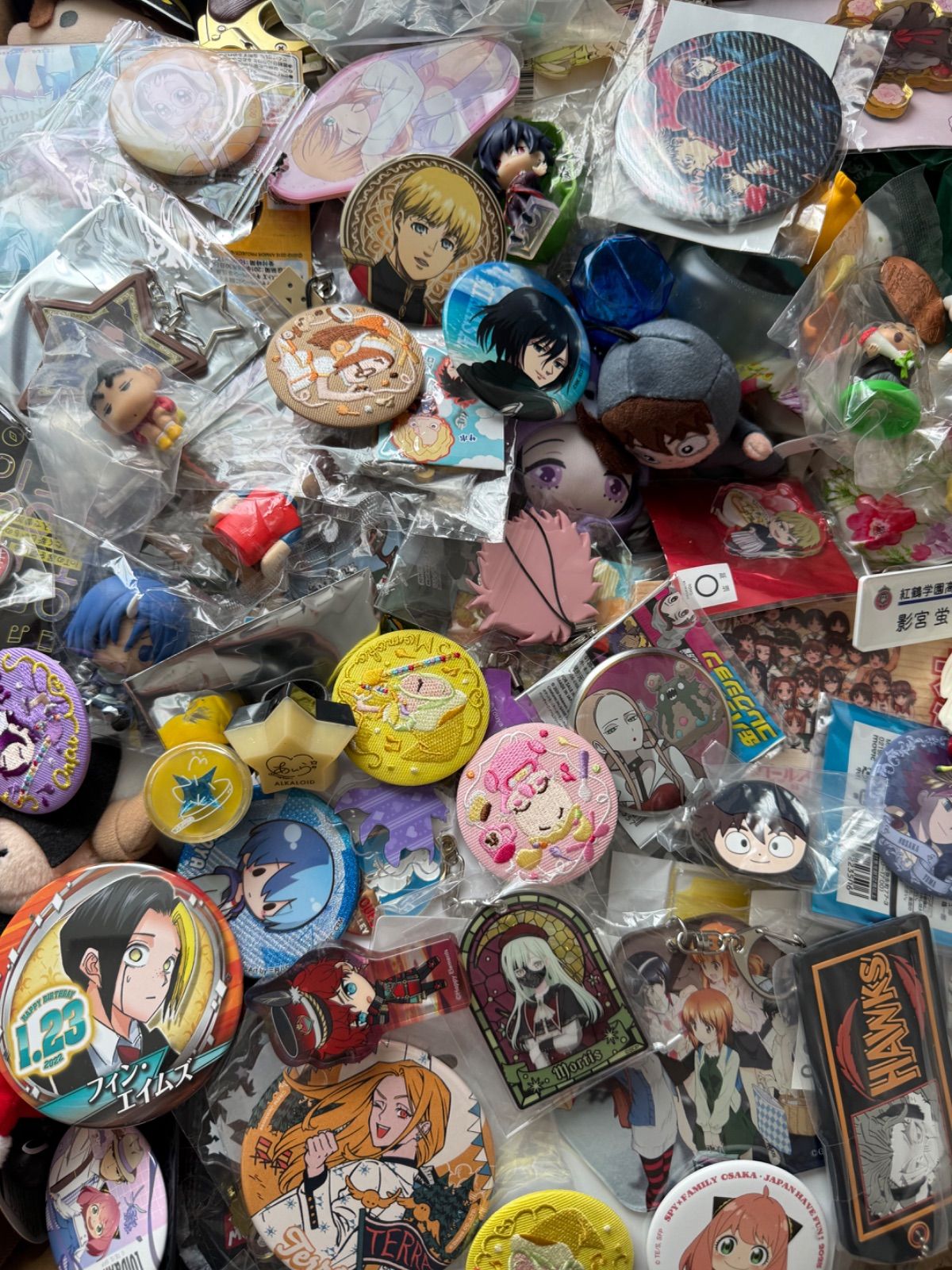 大特価！　アニメグッズ等　缶バッジ　キーホルダー　クリアファイル　ぬいぐるみ　一番くじ　ガチャ等　300点以上大量まとめ売り｜詳細画像