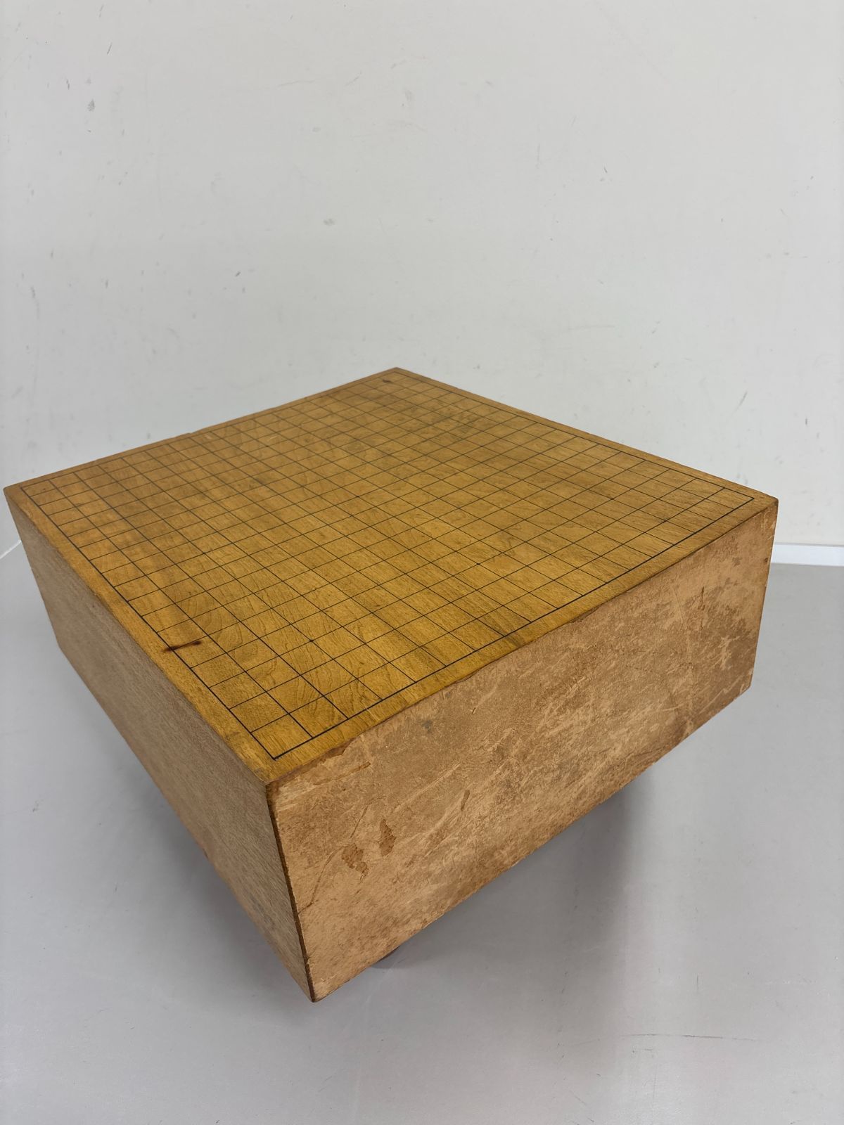 送料無料【足付き碁盤】へそ付き 木製 厚み18cm 囲碁盤 ※脚にヒビ