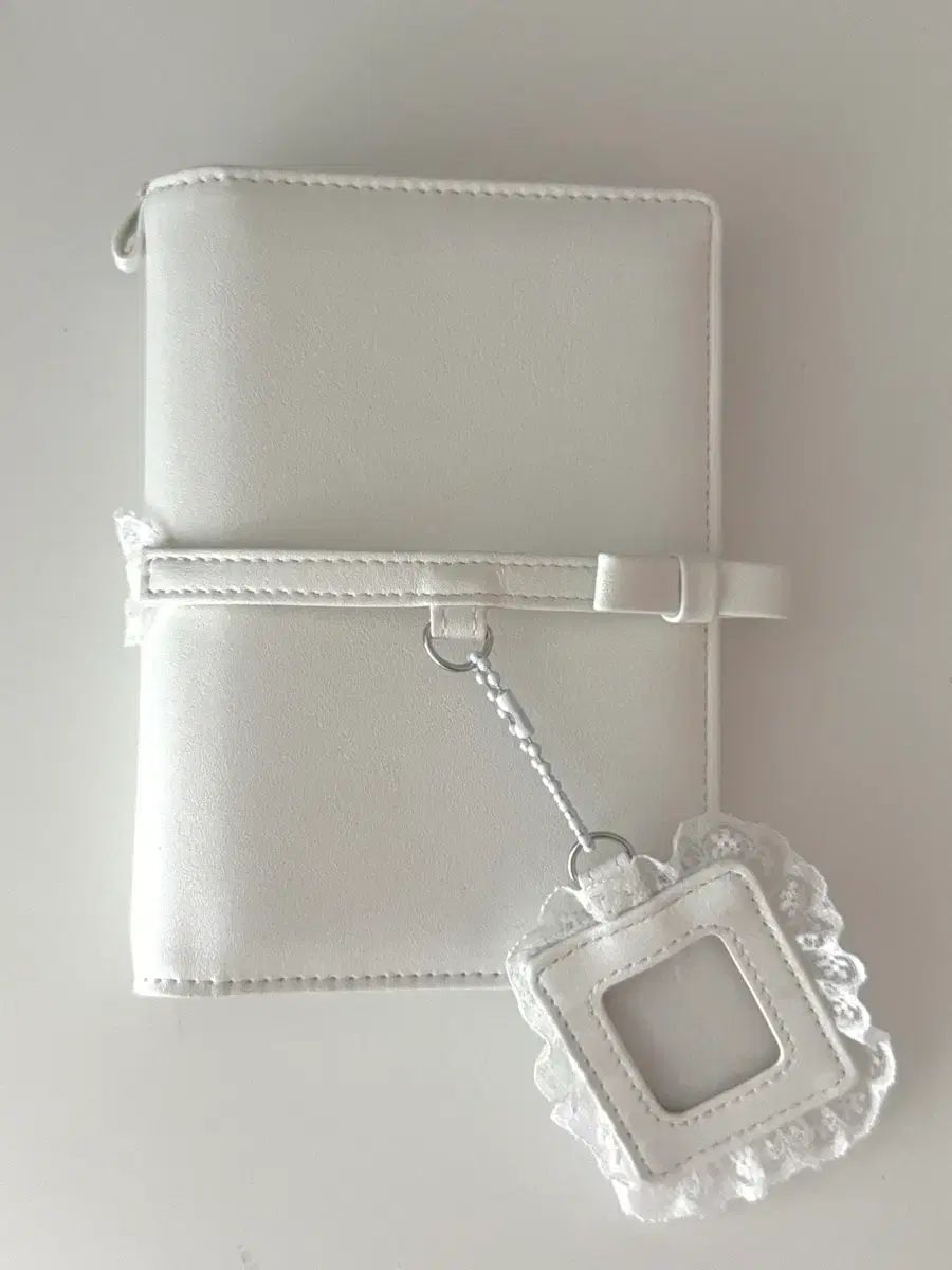 新品 SAINT LUIS(セントルイス)クリーム リボン ベルト ダイアリー 白