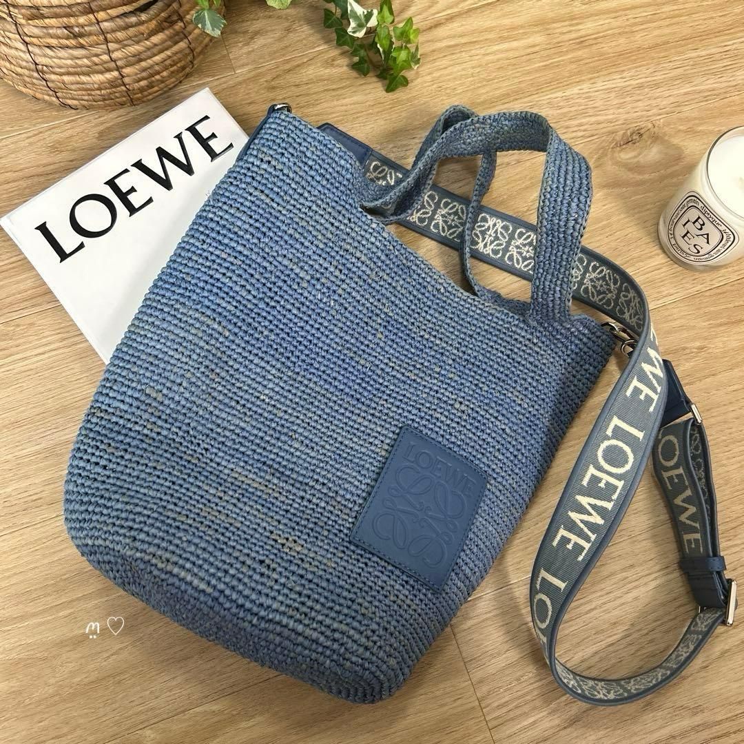 LOEWEロエベ　スリットバッグミニ　カゴバッグ斜めがけ　ショルダーストラップ付 LOEWEロエベ スリットバッグミニ ショルダーストラップ付カゴバッグ斜