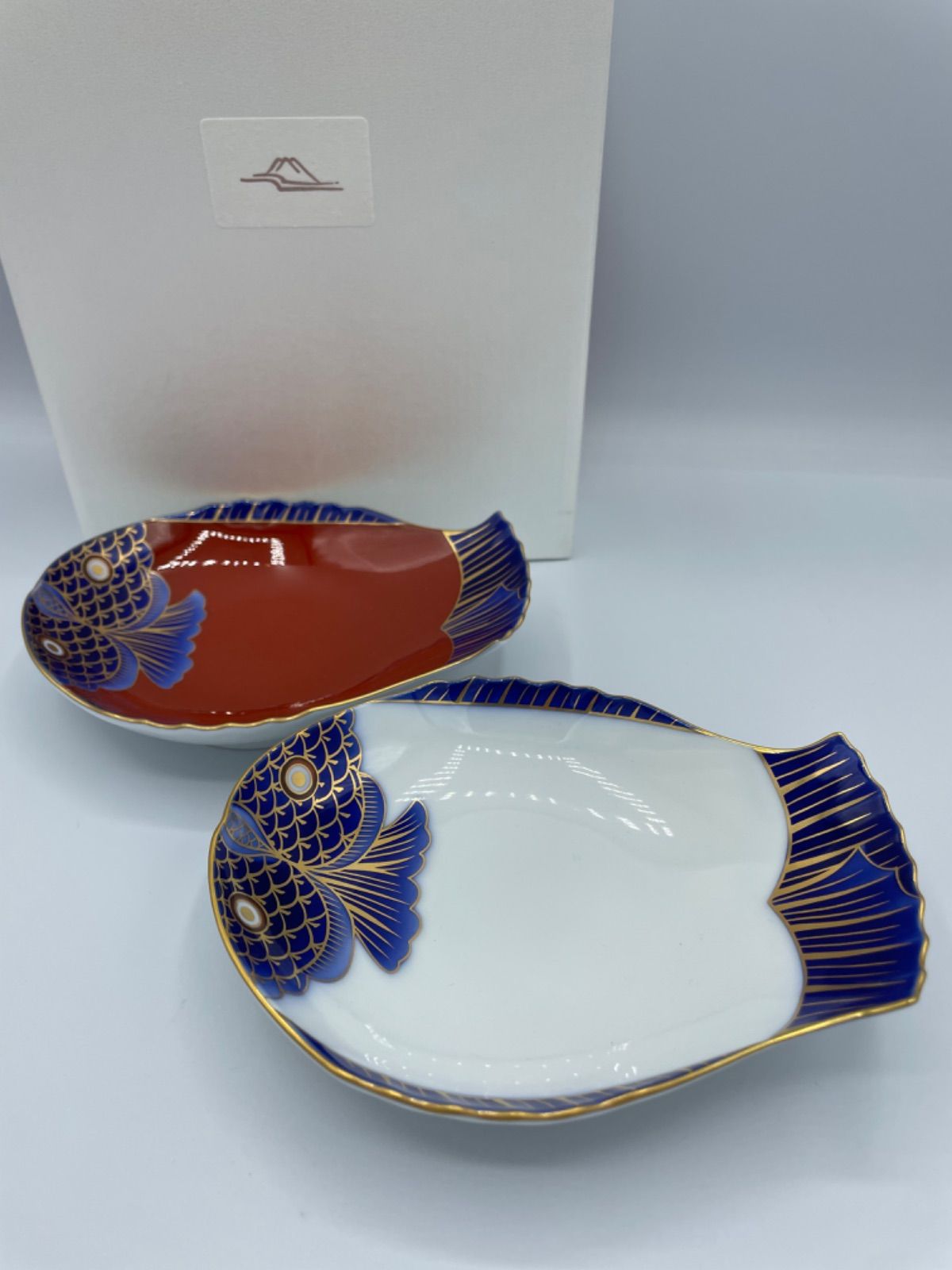 新品未使用 深川製磁 特別意匠 染錦紅白魚型組皿 限定品