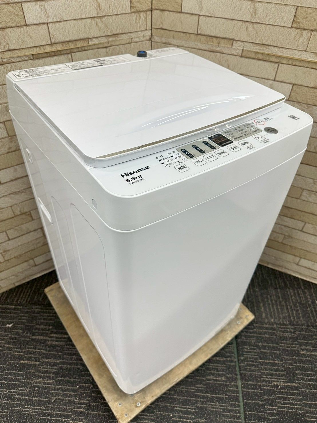 大阪送料無料★3か月保障付き★洗濯機★2023年★HW-55E2W★OS-145 大阪送料無料☆3か月保障付き☆洗濯機☆ハイセンス☆5.5kg☆2023年☆HW