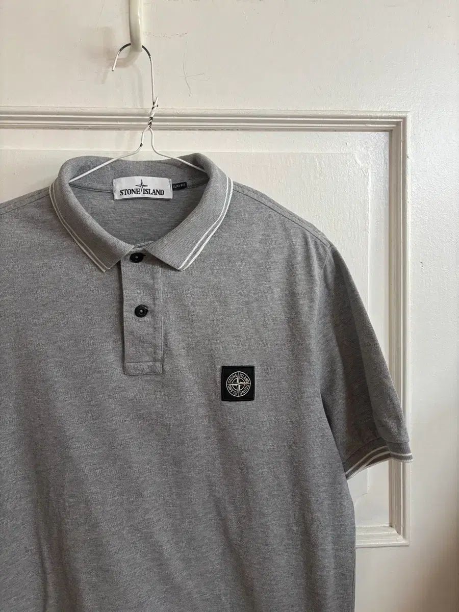 ストーンアイランド グレー カラーTシャツ スリムフィット QR 正規品