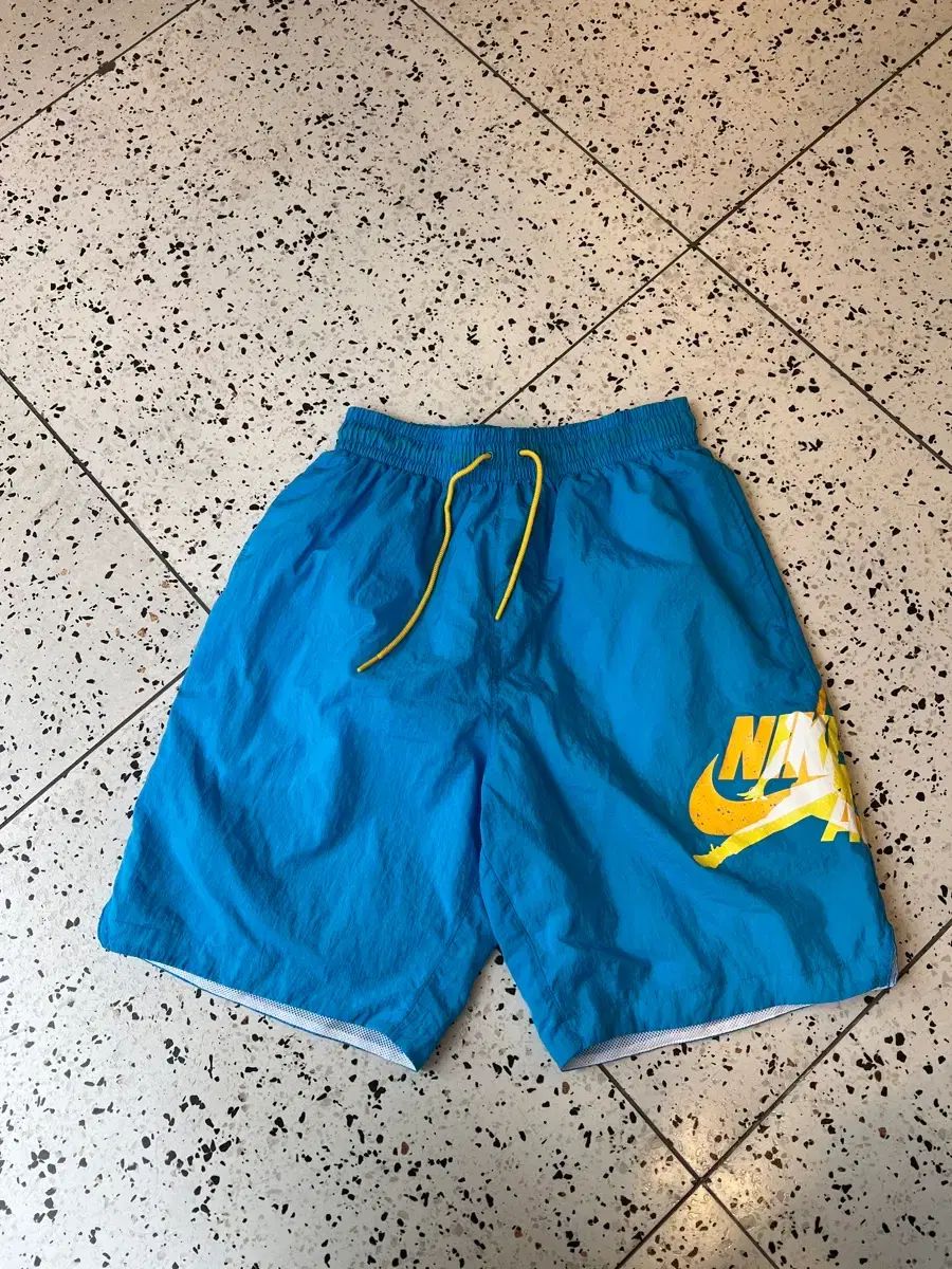 ナ
2000
イキ ジョーダン ハーフパンツ 水着 XL