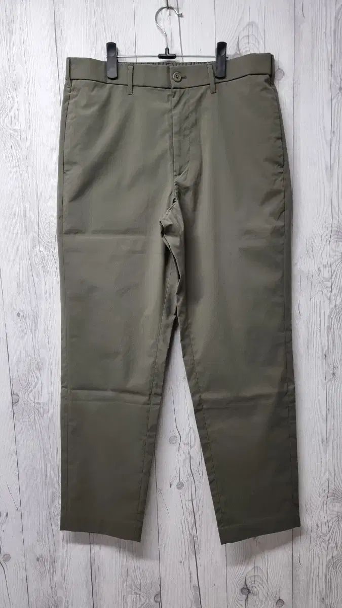 未使用新品 UNIQLO(ユニクロ) 感嘆イージーパンツ(コットンライク) オリーブ L