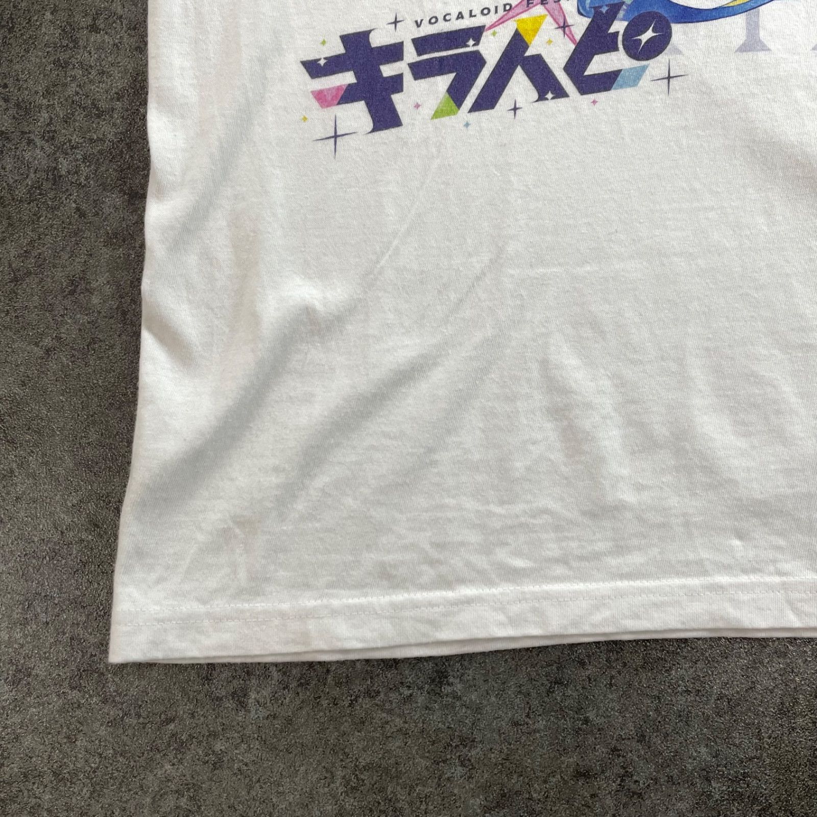 On Prism Records キラハピTシャツ キラハピちゃん グラフィック Tシャツ プリント ホワイト 白 On Prism Records キラハピTシャツ キラハピちゃん グラフィック Tシャツ プリント ホワイト 白