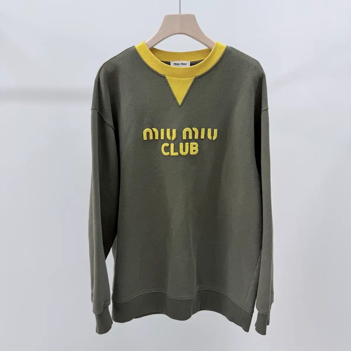 S+級/XL MIU MIU ミュウミュウ クラブ ロゴ クルーネック スウェット カーキ