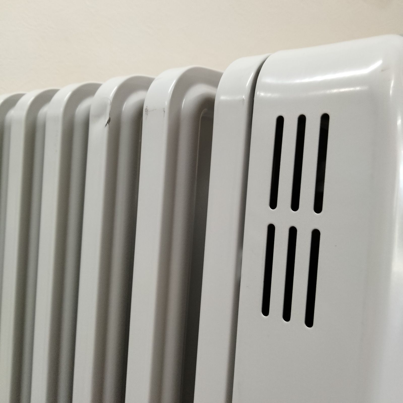 季節、空調家電 デロンギオイルヒーターn