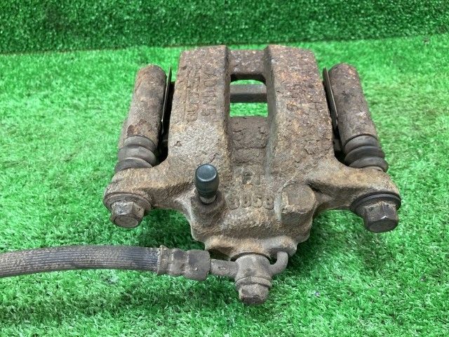 エクストレイル NT32 右リアキャリパー 20X 4WD 5人 44001-4BA0A AX6