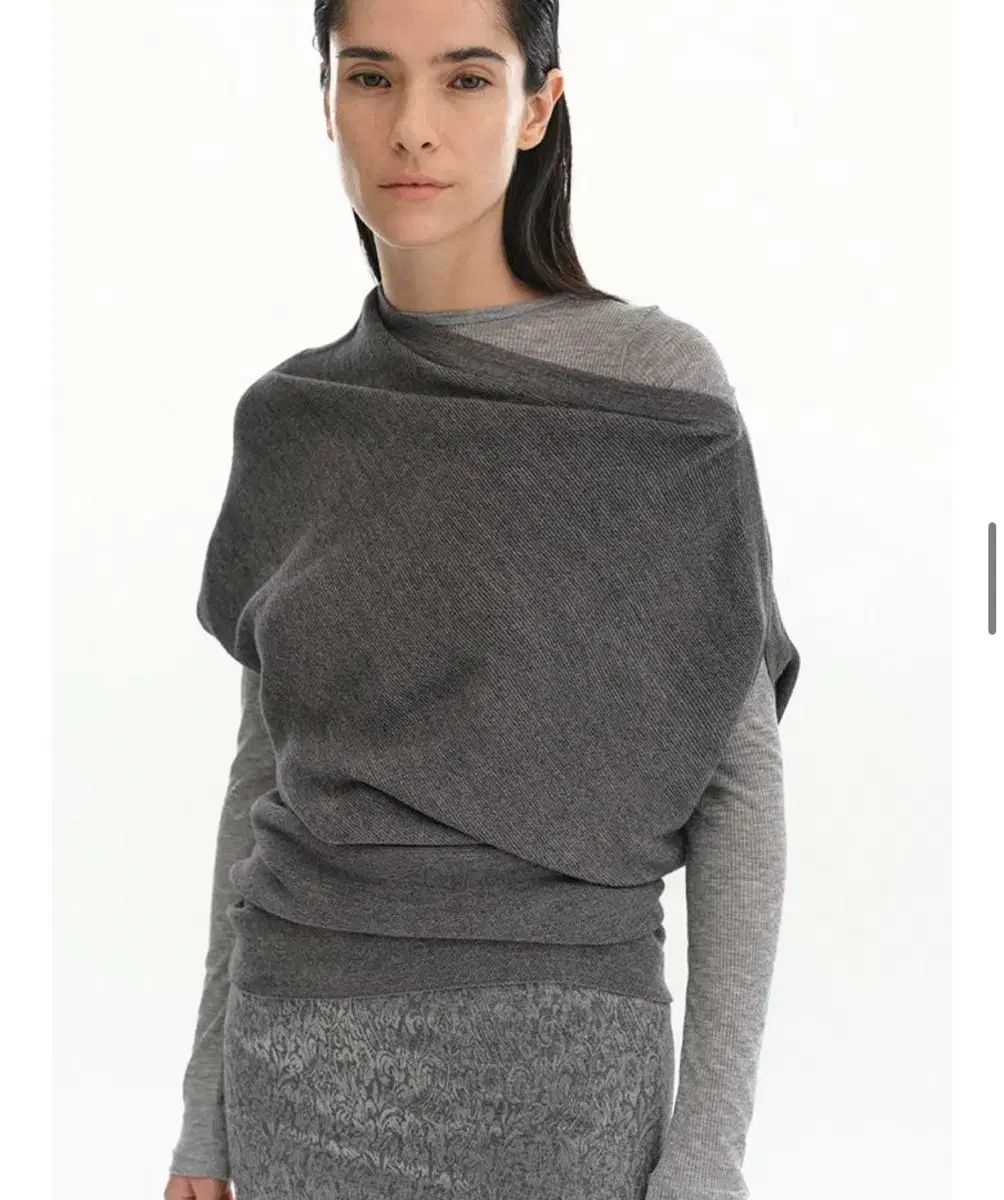 リーフォース Repos Unbal Off-Shoulder Knit (Grey)