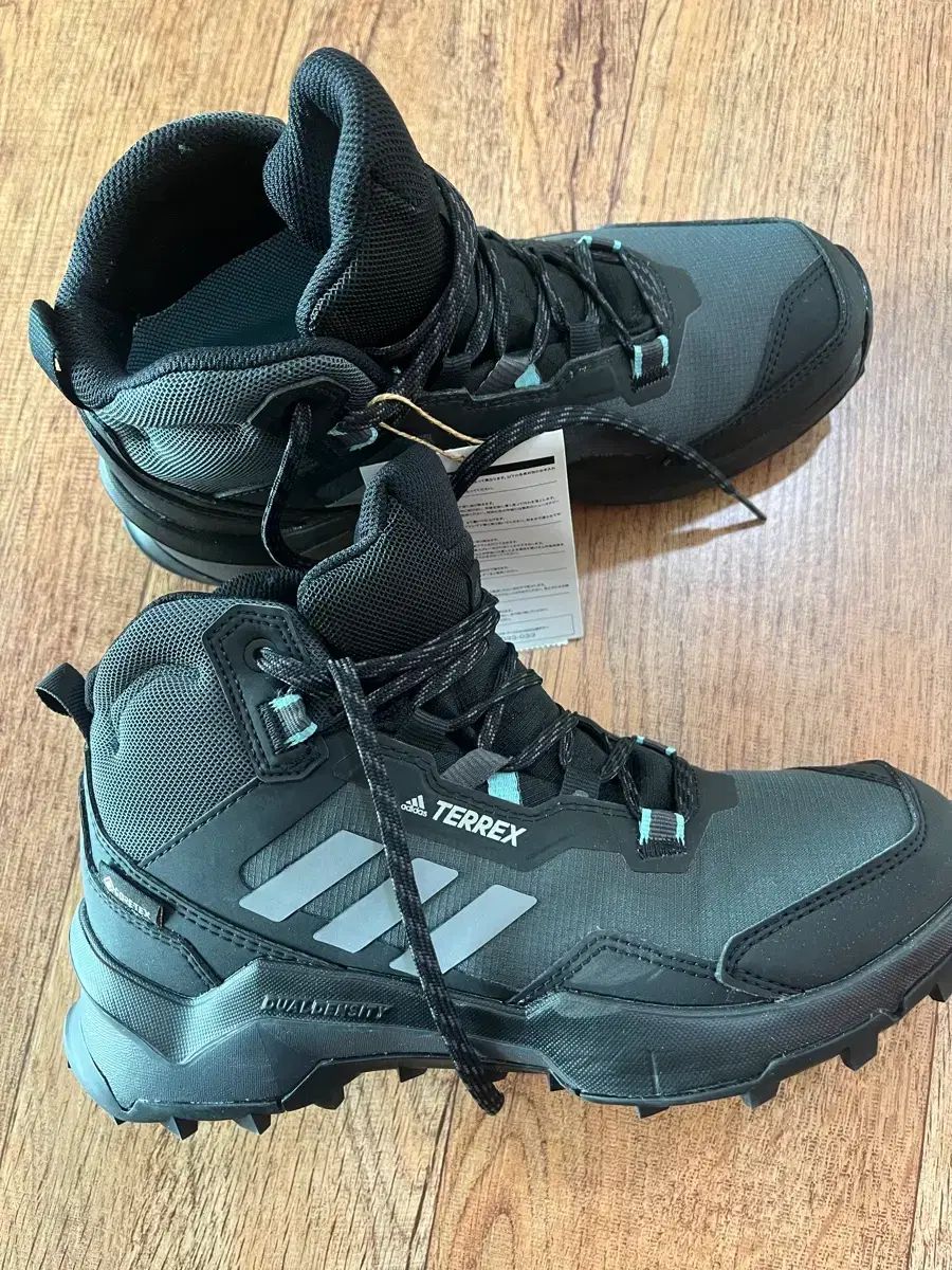 アディダス TERREX 登山靴 235 FZ3149