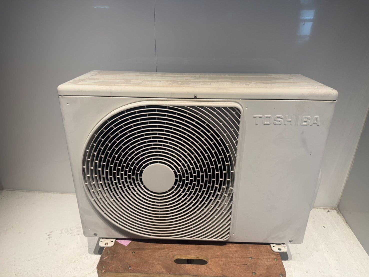 381 TOSHIBA 2011年製エアコン 14～16畳用 整備済み - メルカリ