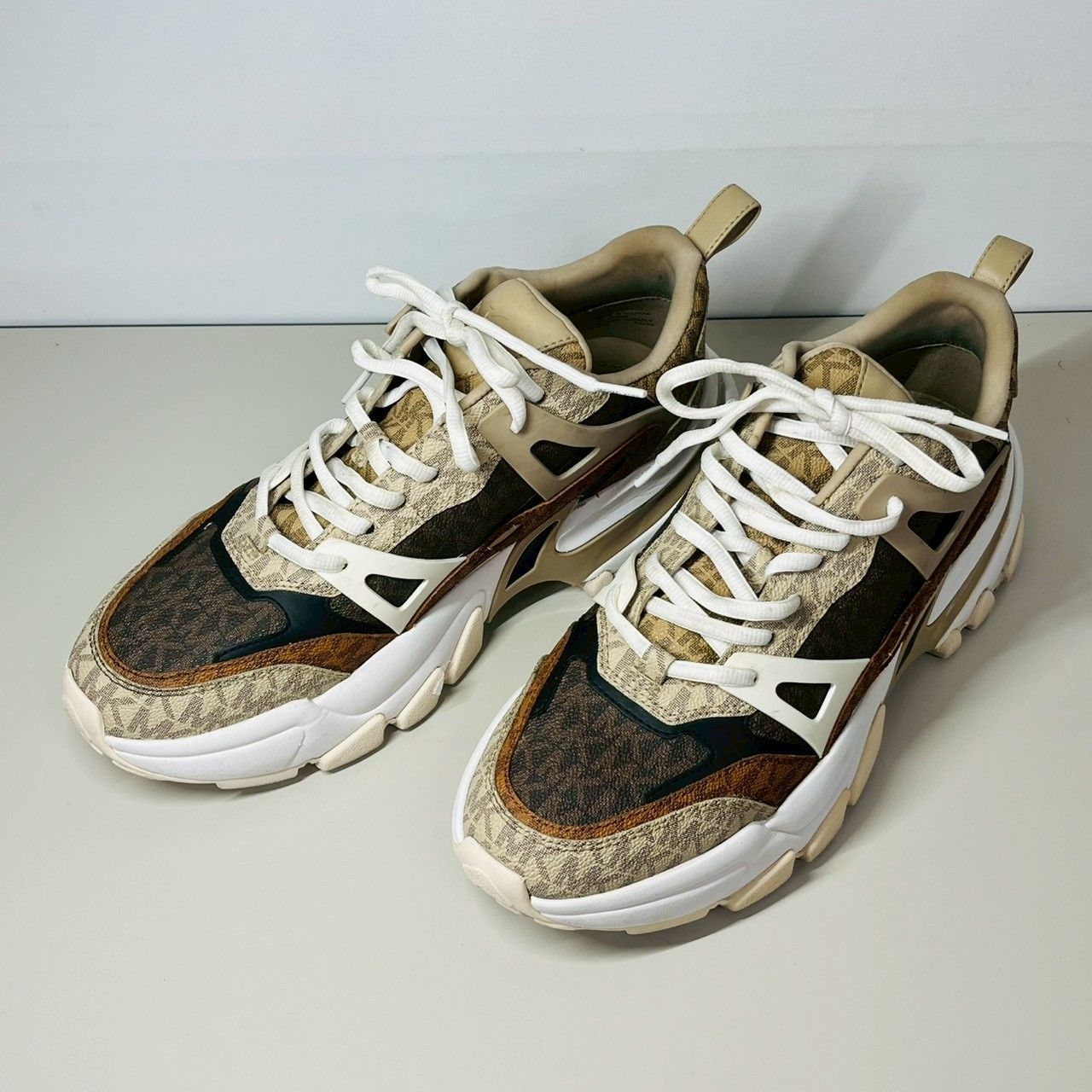 【未使用品】MICHAEL KORS　厚底スニーカー　シグネチャー MICHAEL KORS】希少サイズ 9.5M☆MKロゴ シグネチャー ダッド