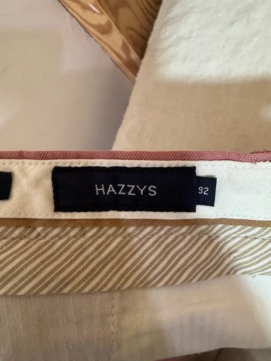 HAZZYS ヘジス ピンク スリムフィット コットン パンツ 92 (36) HAZZYS ヘジス ピンク スリムフィット コットン パンツ 92 (36)