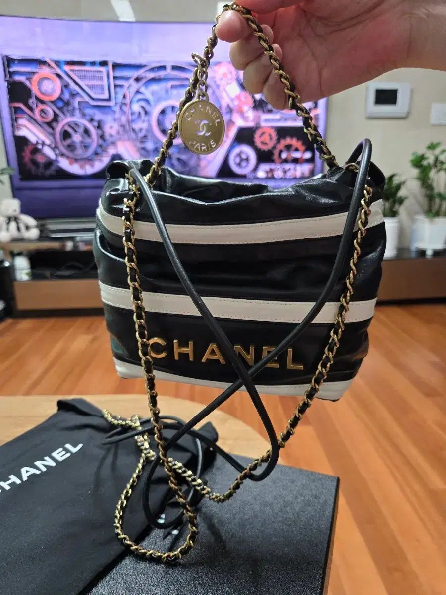 CHANEL シャネル ブラック 黒 白 ホワイト ストライプ ストライプ チェーン ミニ22バッグ