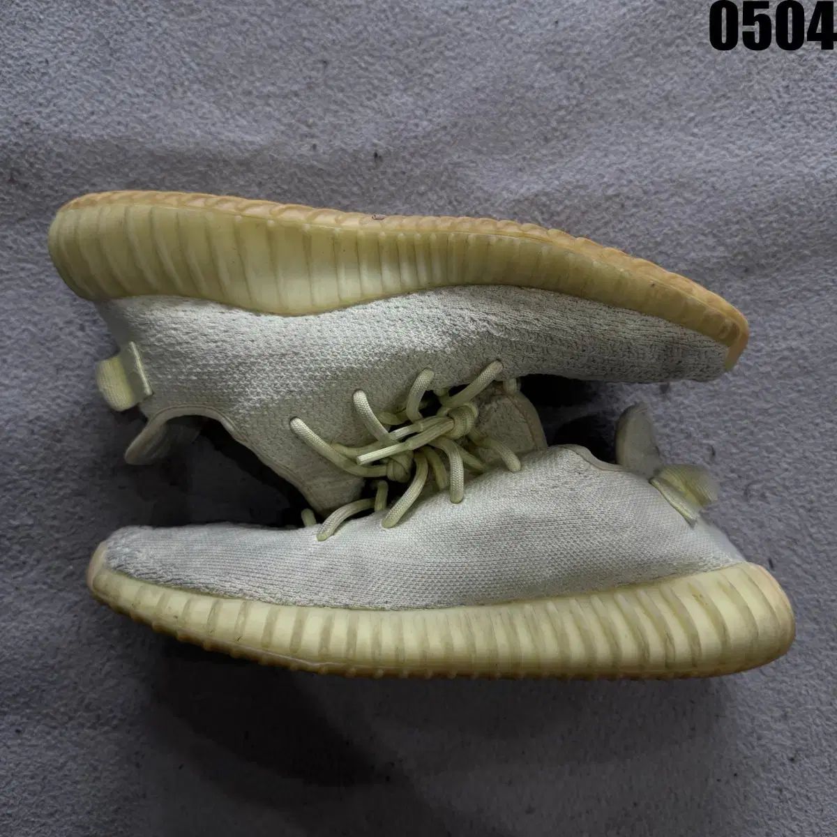 アディダス イージーブースト 350 V2 バター 275