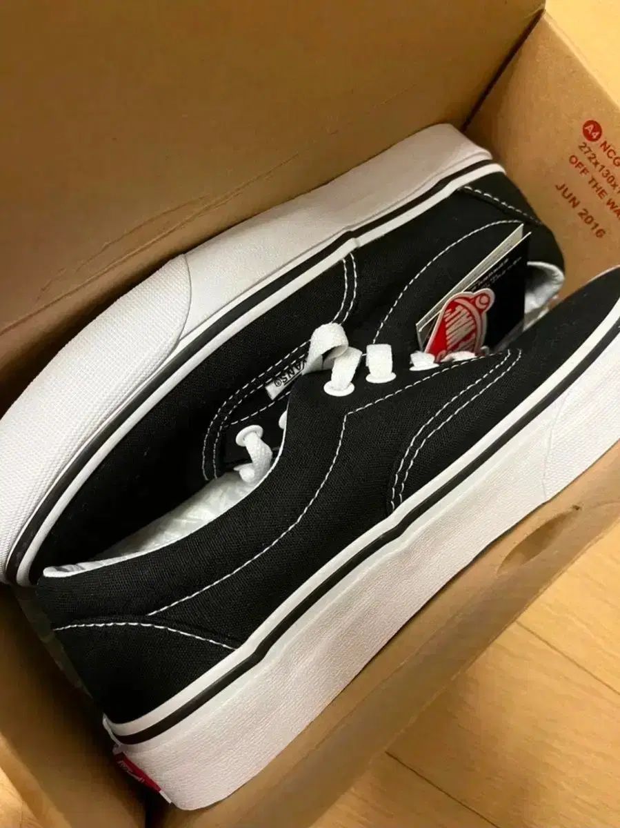 VANS エラ サイズ 235 出品 (送料込み)