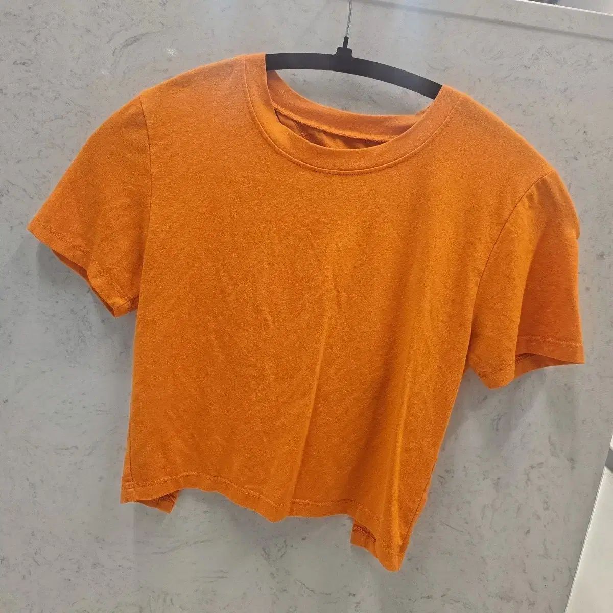 オレンジ色 クロップド 半袖Tシャツ - メルカリ