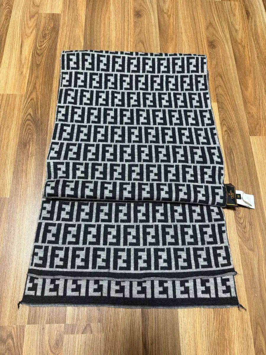FENDI フェンディ FF ロゴ マフラー ブラック/白