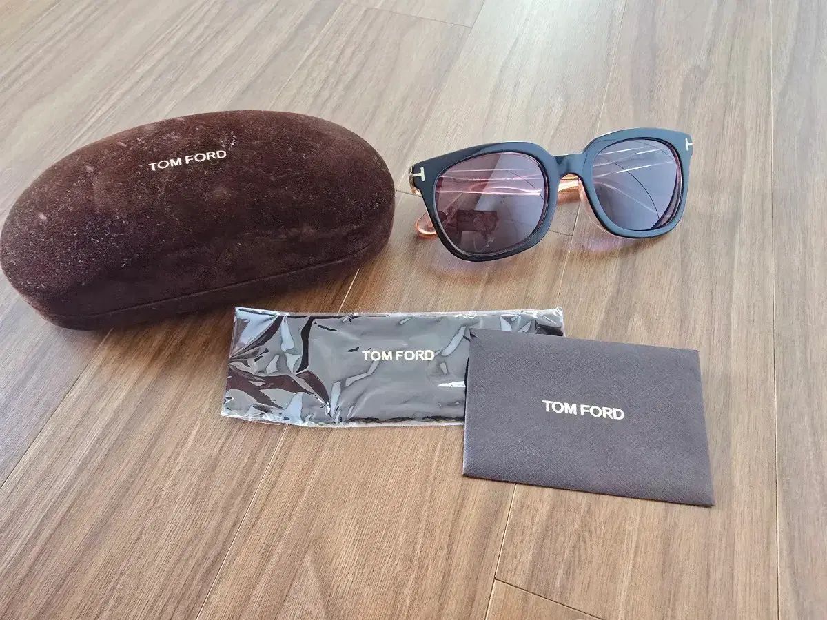 TOM FORD トムフォード サングラス ブラック ブラウン レディース