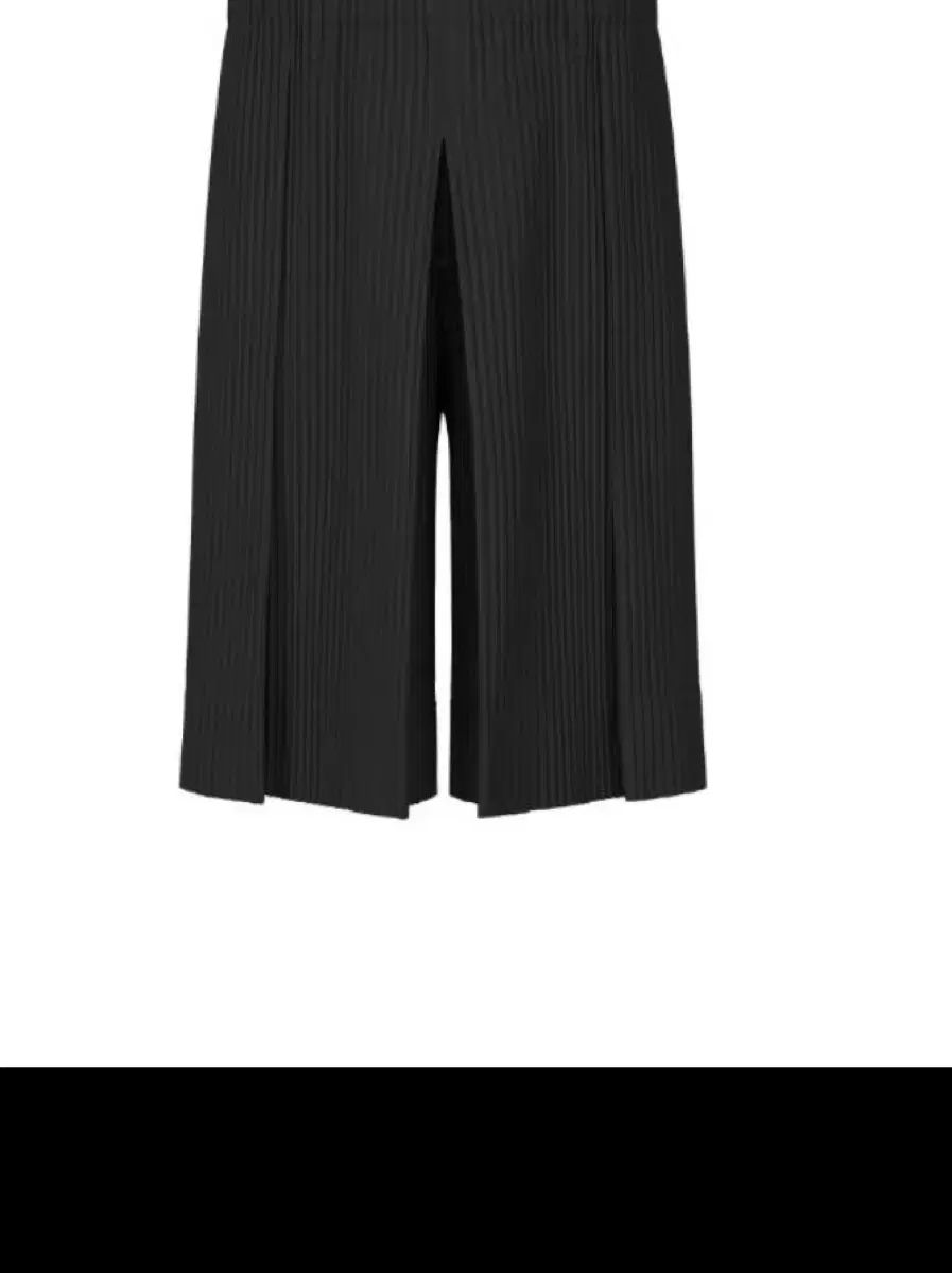HOMME PLISSÉ ISSEY MIYAKE ハーフパンツ 袴 ショートパンツ ブラック JF159 4月 マンスリー