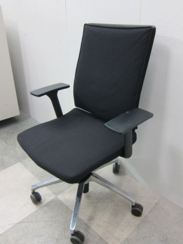 【中古品】sedus OPEN MINDシリーズ 固定肘付オープンマインドチェア um-100 ブラック