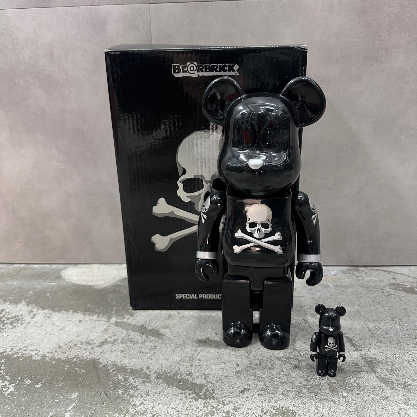 UNDEFEATED　メディコムトイ　黒 UNDEFEATEDがMEDICOMとのコラボレーションフィギュアを発売