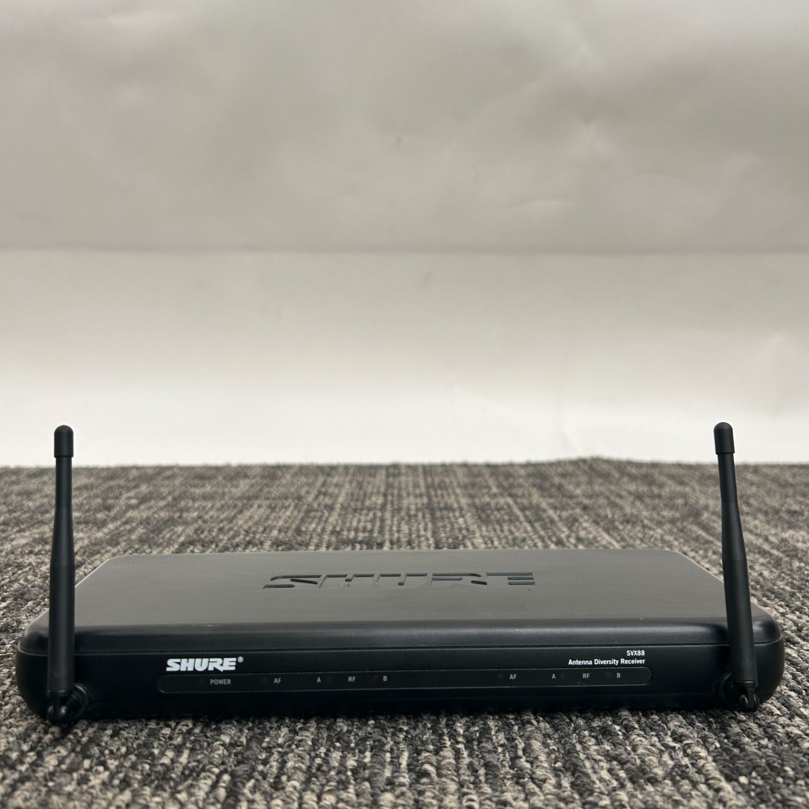 楽器、器材 SHURE シリーズのワイヤレスマイク用受信機「SVX88」