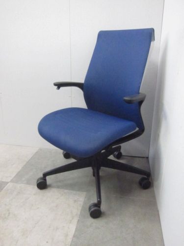 【中古品】コクヨ 固定肘付M4チェア CRS-G2201N ブルー