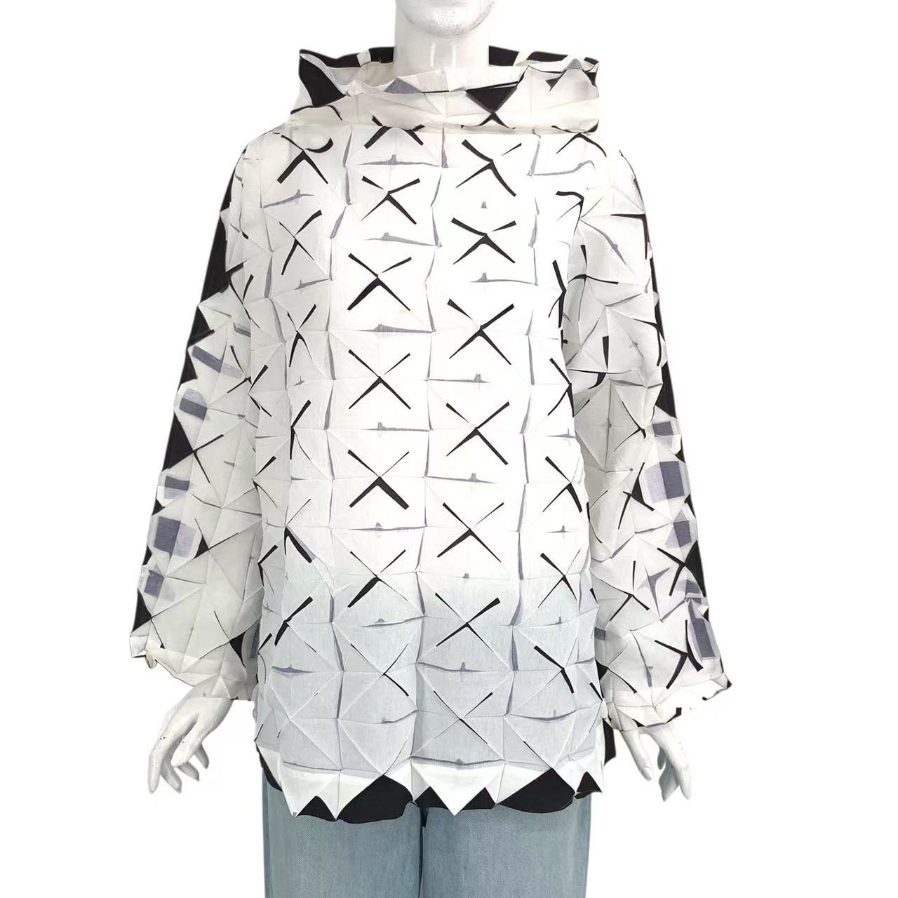 新品同様 ISSEY MIYAKE イッセイミヤケ トップス カットソー 折り紙 ホワイト